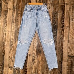 American Eagle Strigid Women’s Distressed Jeans With Raw Hem Size 2